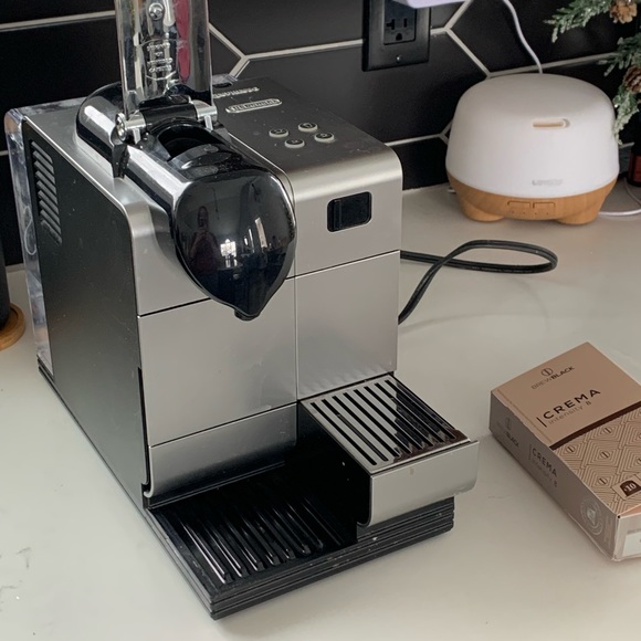 Nespresso Lattissima Coffee Machine by De’Longhi - Picture 6 of 6